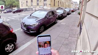 Флора Мілана: Мілая студэнтка ў акулярах любіць смактаць і катацца на члене! Snap-fuck.com