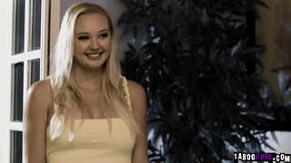 Milf Lauren Phillips kaj kornecan teen Paisley Porter prenanta#? irado rajdante Dick Chibbles grandega viro viando