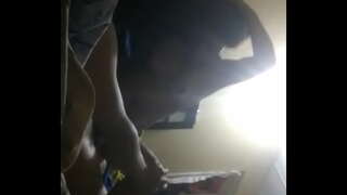 Chaparrita ukoll il-kelba tgawdi wara li l-vit sa ġewwa